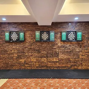 Burgundy Mckinley Place Service Appartement